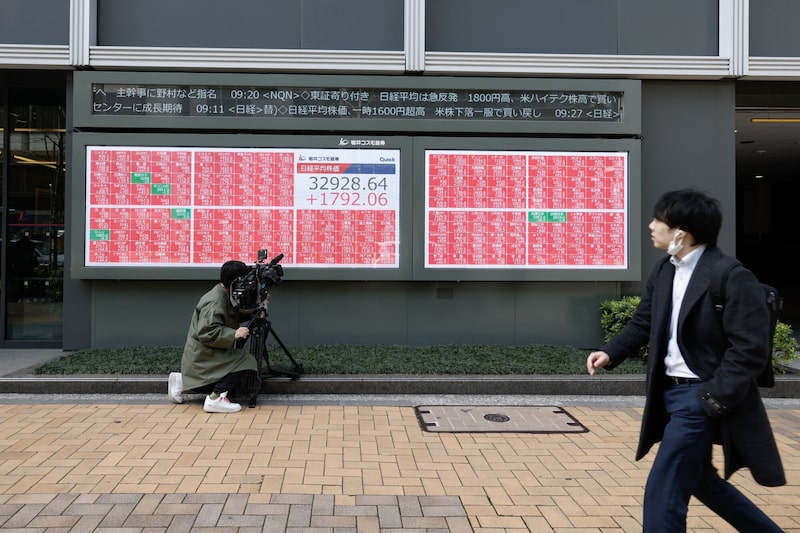 Los interruptores del mercado y cómo Asia intenta frenar el caos bursátil. Los interruptores del mercado y cómo Asia intenta frenar el caos bursátil.