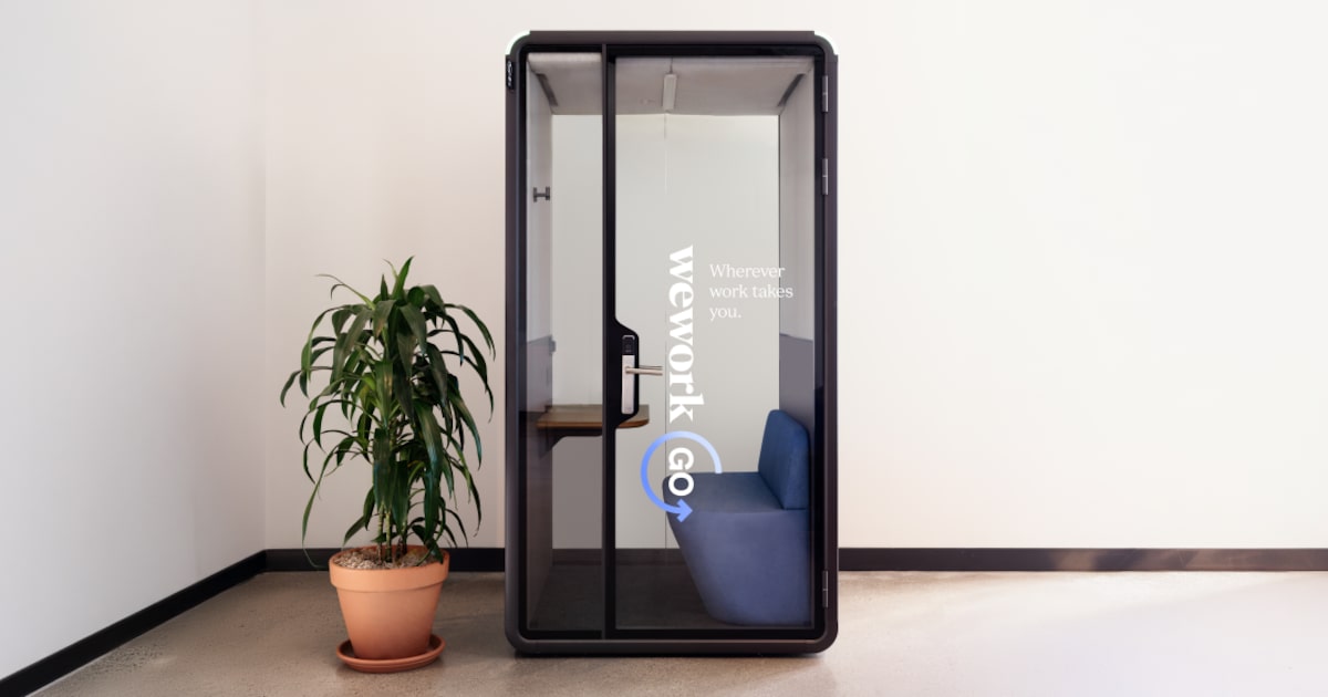 WeWork prueba cabinas privadas en aeropuertos de Latinoamérica en 2027
