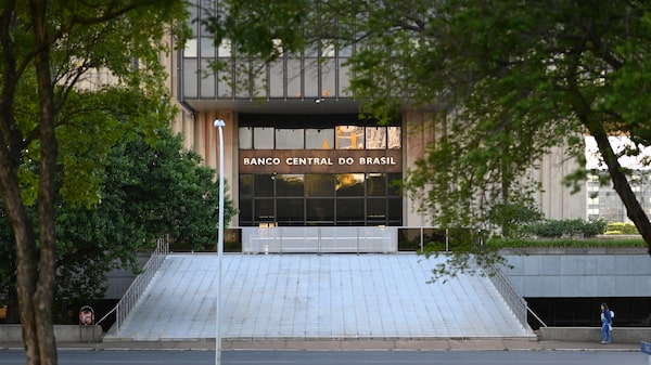 Brasil mantiene la tasa de interés clave en el 15% por tercera reunión consecutiva Brasil mantiene la tasa de interés clave en el 15% por tercera reunión consecutiva