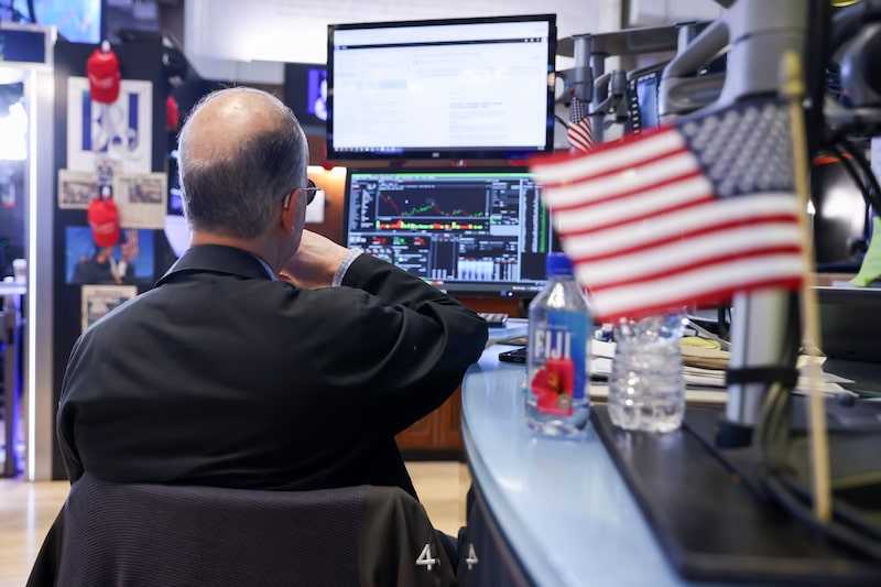 A trader works on the floor at the New York Stock Exchange (NYSE) in New York, US, on Monday, June 1, 2026. A renewed rally in oil drove bonds lower while stocks fluctuated as a report that Iran will halt talks with the US cast doubt on a ceasefire renewal. Photographer: Michael Nagle/Bloomberg A trader works on the floor at the New York Stock Exchange (NYSE) in New York, US, on Monday, June 1, 2026. A renewed rally in oil drove bonds lower while stocks fluctuated as a report that Iran will halt talks with the US cast doubt on a ceasefire renewal. Photographer: Michael Nagle/Bloomberg