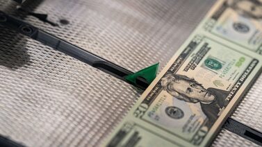 El dólar sufre su peor semana desde mayo ante una “pesadilla política en EE.UU.” El dólar sufre su peor semana desde mayo ante una “pesadilla política en EE.UU.”
