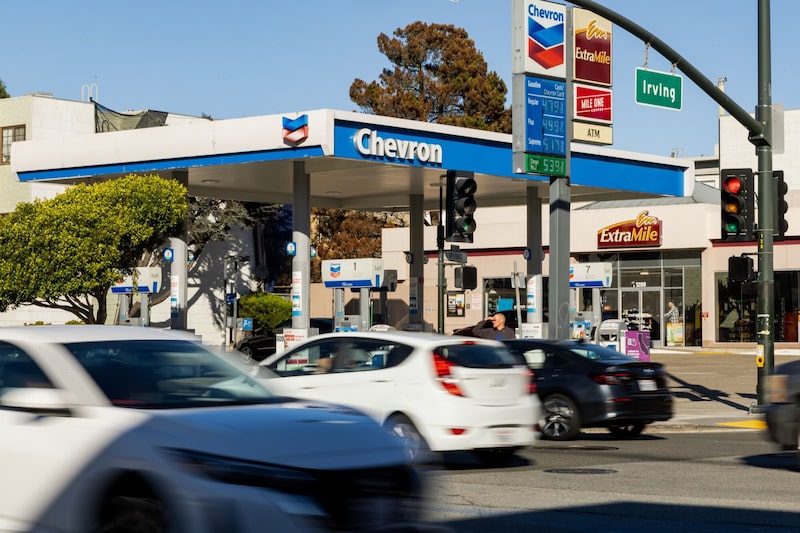 Una gasolinera Chevron en San Francisco, California. Una gasolinera Chevron en San Francisco, California.