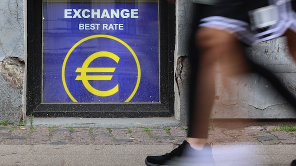 Euro toca mínimo de dos meses mientras operadores de opciones aumentan coberturas bajistas Euro toca mínimo de dos meses mientras operadores de opciones aumentan coberturas bajistas