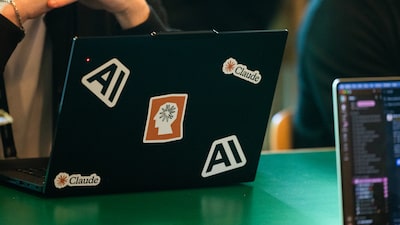 Trump pide frenar acceso de Reino Unido a modelos de OpenAI y Anthropic: EE.UU. busca revisarlos primero Trump pide frenar acceso de Reino Unido a modelos de OpenAI y Anthropic: EE.UU. busca revisarlos primero