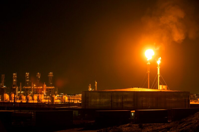 Exxon está revisando la carta de Arjuna, dijo la portavoz en una declaración enviada por correo electrónico en la que no se comprometió a retirar o continuar la demanda. Exxon está revisando la carta de Arjuna, dijo la portavoz en una declaración enviada por correo electrónico en la que no se comprometió a retirar o continuar la demanda.