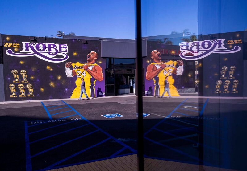 Un mural de Kobe Bryant en el 401 Main St. en Huntington Beach Un mural de Kobe Bryant en el 401 Main St. en Huntington Beach