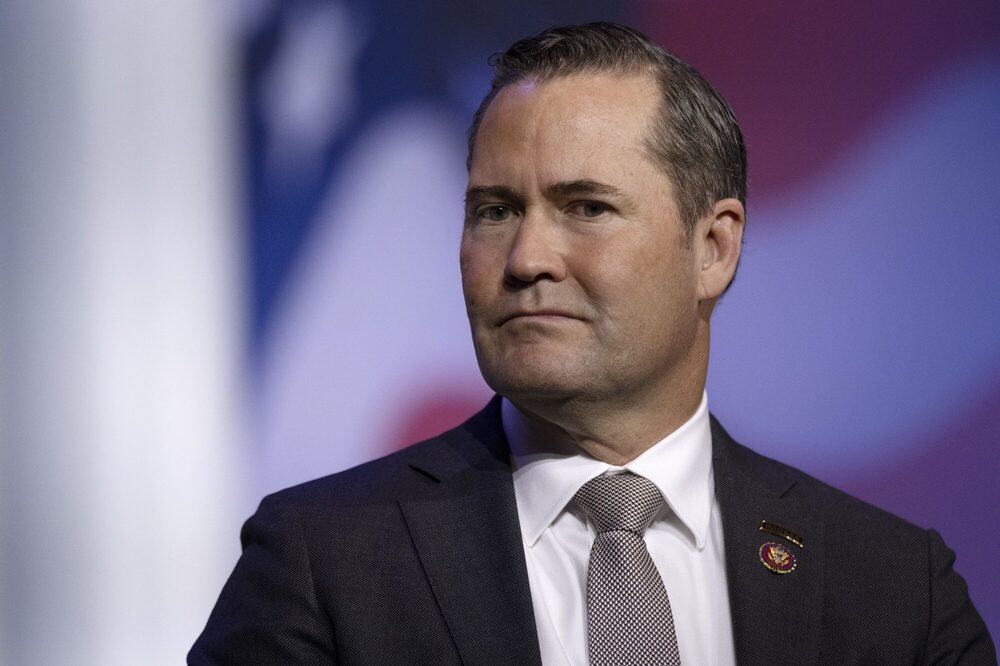 Waltz, que sirvió en múltiples giras en Afganistán, ocupará una posición crítica de poder, coordinando la política exterior desde dentro del Ala Oeste e informando al presidente sobre las crisis mundiales. Waltz, que sirvió en múltiples giras en Afganistán, ocupará una posición crítica de poder, coordinando la política exterior desde dentro del Ala Oeste e informando al presidente sobre las crisis mundiales.