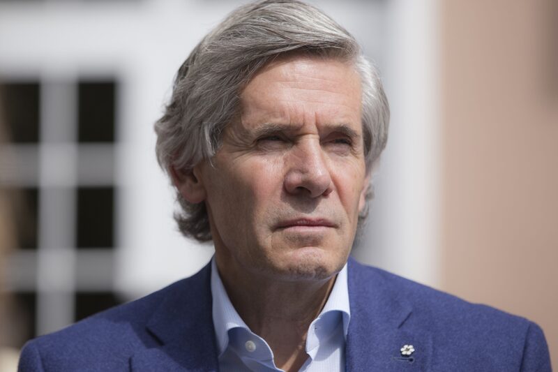 “Vimos uma série de grandes nomes entrarem e darem uma olhada na Argentina”, disse McEwen. “Isso por si só está dando mais conforto para os investimentos estrangeiros.” “Vimos uma série de grandes nomes entrarem e darem uma olhada na Argentina”, disse McEwen. “Isso por si só está dando mais conforto para os investimentos estrangeiros.”