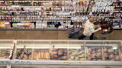 Vendas no varejo dos EUA ficam estagnadas em julho em meio à inflação Vendas no varejo dos EUA ficam estagnadas em julho em meio à inflação