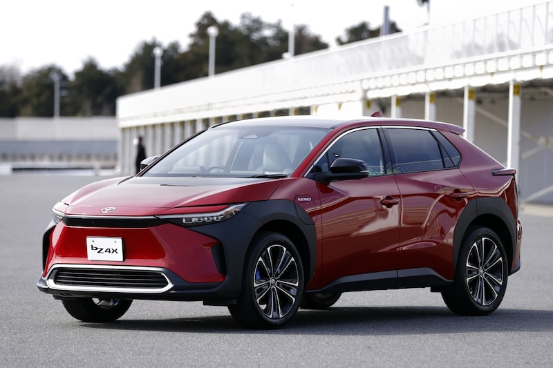 Un vehículo deportivo utilitario (SUV) eléctrico de Toyota Motor Corp. expuesto durante una prueba de conducción en el circuito de Sodegaura Forest Raceway en Sodegaura, prefectura de Chiba, Japón, el jueves 24 de febrero de 2022. Un vehículo deportivo utilitario (SUV) eléctrico de Toyota Motor Corp. expuesto durante una prueba de conducción en el circuito de Sodegaura Forest Raceway en Sodegaura, prefectura de Chiba, Japón, el jueves 24 de febrero de 2022.