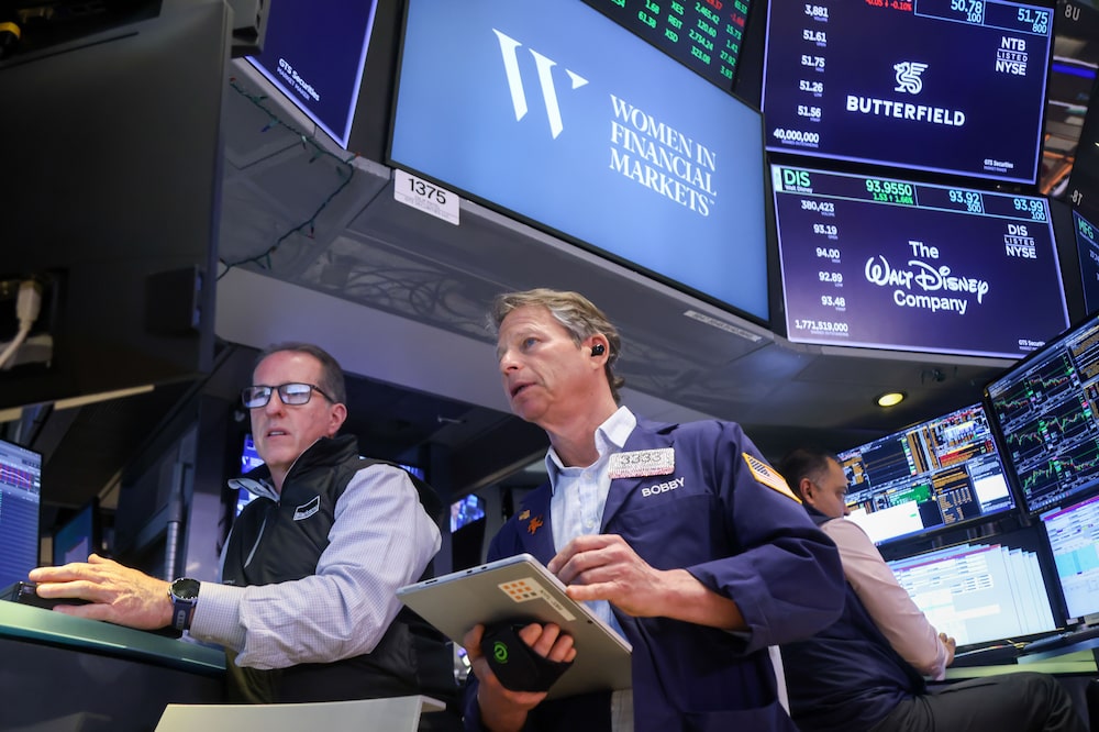 Stocks Join Bonds Higher As Fed-Hike Wagers Fade Stocks Join Bonds Higher As Fed-Hike Wagers Fade