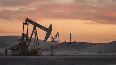 El precio del petróleo que puede provocar una recesión global, según Oxford Economics El precio del petróleo que puede provocar una recesión global, según Oxford Economics
