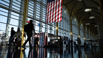 Trump extiende hasta 2027 el pago de US$100.000 para visas H-1B, pese a disputa en tribunales Trump extiende hasta 2027 el pago de US$100.000 para visas H-1B, pese a disputa en tribunales