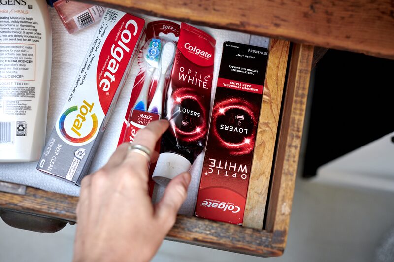 Pasta dental y cepillos de dientes Colgate dispuestos para una fotografía referencial, el lunes 17 de julio de 2023. Foto: Gabby Jones/Bloomberg Pasta dental y cepillos de dientes Colgate dispuestos para una fotografía referencial, el lunes 17 de julio de 2023. Foto: Gabby Jones/Bloomberg