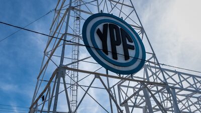 Milei suspende plan para privatizar petrolera estatal YPF Milei suspende plan para privatizar petrolera estatal YPF