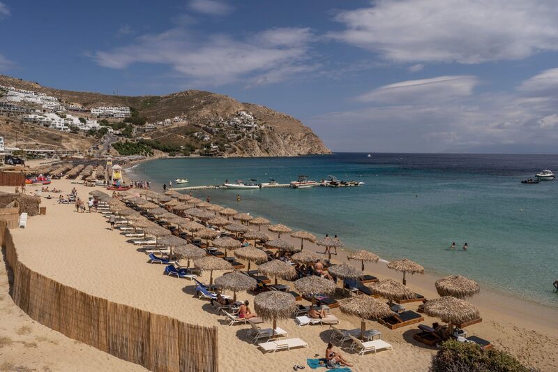 Las islas griegas, como Miconos, han sido una de las principales beneficiarias de un aumento del turismo posterior a la pandemia. Las islas griegas, como Miconos, han sido una de las principales beneficiarias de un aumento del turismo posterior a la pandemia.