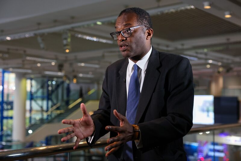 Kwasi Kwarteng ocupava o cargo de Chancellor of the Exchequer desde o começo de setembro, no governo de Liz Truss Kwasi Kwarteng ocupava o cargo de Chancellor of the Exchequer desde o começo de setembro, no governo de Liz Truss