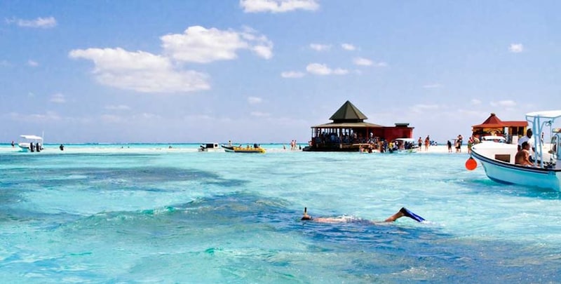 San Andrés, que cuenta con una extensión de 27 kilómetros cuadrados, tiene varios destinos icónicos. San Andrés, que cuenta con una extensión de 27 kilómetros cuadrados, tiene varios destinos icónicos.