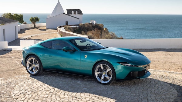 Ferrari desafia avanço de elétricos com novo Amalfi, 100% movido a combustão Ferrari desafia avanço de elétricos com novo Amalfi, 100% movido a combustão