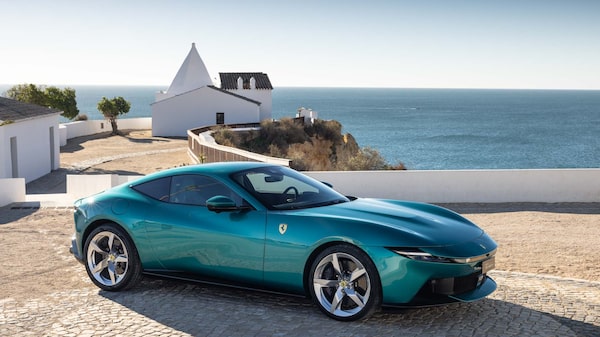 Ferrari desafia avanço de elétricos com novo Amalfi, 100% movido a combustão Ferrari desafia avanço de elétricos com novo Amalfi, 100% movido a combustão
