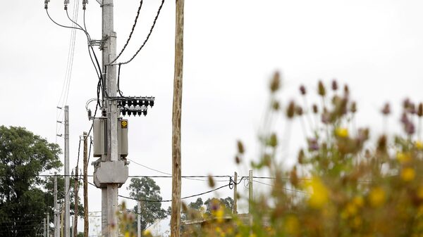 Cortes de electricidad en Ecuador se reducirán a la mitad entre lunes y miércoles Cortes de electricidad en Ecuador se reducirán a la mitad entre lunes y miércoles