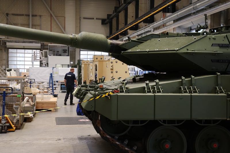 Tank production at a plant in Kassel, Germany. Tank production at a plant in Kassel, Germany.