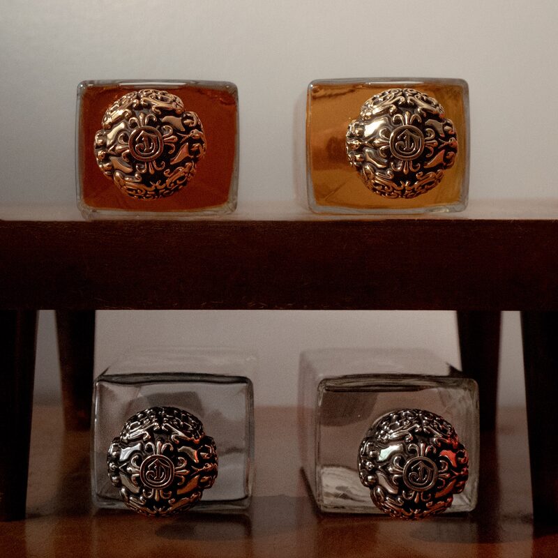 Versiones de la bebida de agave, propiedad de Combs Wine and Spirits. Versiones de la bebida de agave, propiedad de Combs Wine and Spirits.