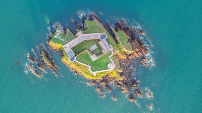 De ruina militar a refugio de lujo: empresario vende isla de Gales por US$3,9 millones De ruina militar a refugio de lujo: empresario vende isla de Gales por US$3,9 millones