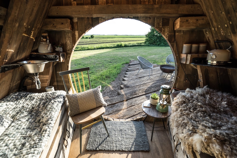 Reducir, reutilizar y reciclar son los principios centrales de este barco de la década de 1940 reconvertido y ubicado en Sutton, Inglaterra. Reducir, reutilizar y reciclar son los principios centrales de este barco de la década de 1940 reconvertido y ubicado en Sutton, Inglaterra.