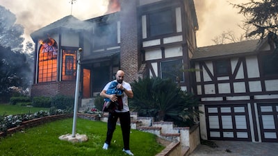 Autoridades de Los Ángeles evacúan a algunos residentes mientras se acerca fuerte tormenta Autoridades de Los Ángeles evacúan a algunos residentes mientras se acerca fuerte tormenta