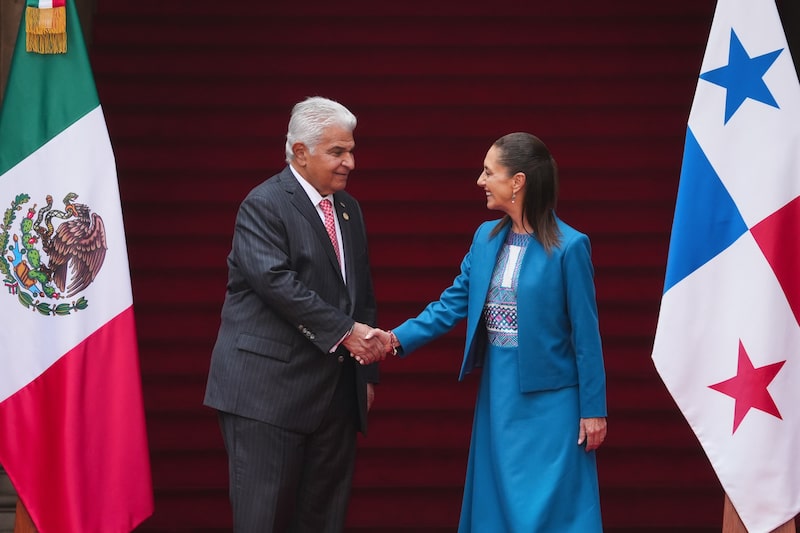 La presidenta de México, Claudia Sheinbaum, se reunió con el presidente de Panamá, José Raúl Mulino, en una visita oficial en Palacio Nacional, Ciudad de México, el 15 de julio de 2026. La presidenta de México, Claudia Sheinbaum, se reunió con el presidente de Panamá, José Raúl Mulino, en una visita oficial en Palacio Nacional, Ciudad de México, el 15 de julio de 2026.