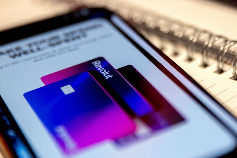 Revolut espera llegar a más de 30 nuevos mercados para 2030 y llegar a 100 millones de clientes a mediados de 2027. Revolut espera llegar a más de 30 nuevos mercados para 2030 y llegar a 100 millones de clientes a mediados de 2027.