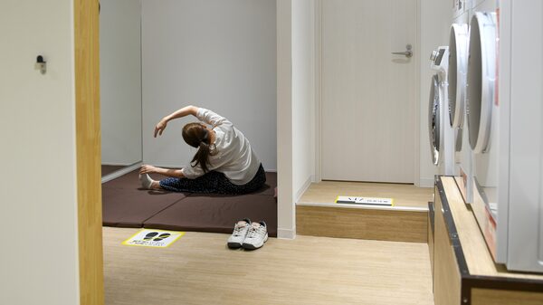 No Japão, academias oferecem lavanderia, karaokê e máquinas de depilação No Japão, academias oferecem lavanderia, karaokê e máquinas de depilação