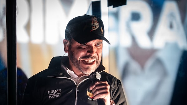Cepeda busca cargos penales contra su rival en las elecciones de Colombia Cepeda busca cargos penales contra su rival en las elecciones de Colombia