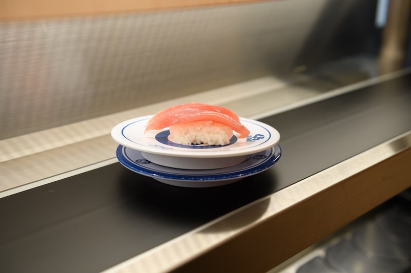 Ações da Kura Sushi chegaram a subir até 5,4% em Tóquio após documento revelar investimento de Trump na rede japonesa de restaurantes. Ações da Kura Sushi chegaram a subir até 5,4% em Tóquio após documento revelar investimento de Trump na rede japonesa de restaurantes.