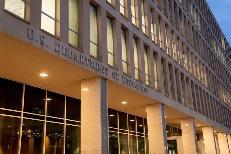 Trump firmará una orden ejecutiva para desmantelar el Departamento de Educación. Trump firmará una orden ejecutiva para desmantelar el Departamento de Educación.