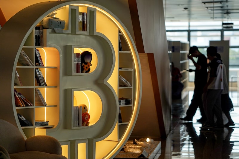 Saídas de ETFs e sinais técnicos mais fracos alimentam alertas de novas perdas para o bitcoin. Saídas de ETFs e sinais técnicos mais fracos alimentam alertas de novas perdas para o bitcoin.