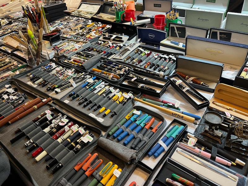 New and vintage fountain pens displayed for sale at the Empire State Pen Show on Oct. 11.Photographer: Daniel Taub/Bloomberg New and vintage fountain pens displayed for sale at the Empire State Pen Show on Oct. 11.Photographer: Daniel Taub/Bloomberg