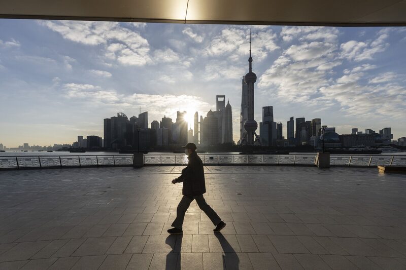 China necesita movilizar ayudas financieras para apuntalar su alicaído mercado inmobiliario y estimular el gasto de las empresas y los hogares para romper un ciclo de deflación. China necesita movilizar ayudas financieras para apuntalar su alicaído mercado inmobiliario y estimular el gasto de las empresas y los hogares para romper un ciclo de deflación.