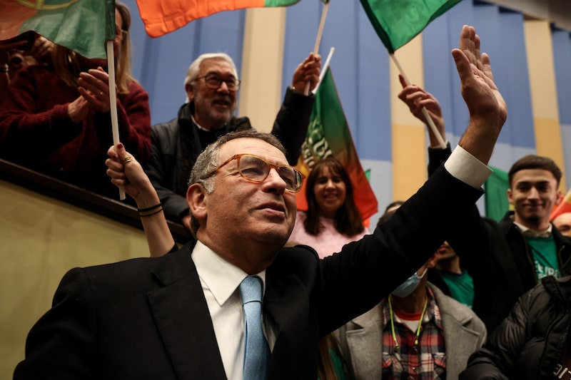 El socialista António José Seguro ganó la carrera para ser presidente de Portugal, derrotando al aspirante de derecha André Ventura en una segunda vuelta que reafirmó la tradición del país de un liderazgo basado en el consenso tras una campaña turbulenta. El socialista António José Seguro ganó la carrera para ser presidente de Portugal, derrotando al aspirante de derecha André Ventura en una segunda vuelta que reafirmó la tradición del país de un liderazgo basado en el consenso tras una campaña turbulenta.