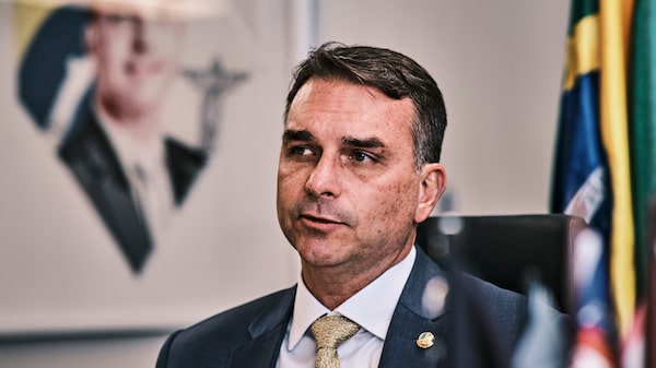 El hijo elegido de Bolsonaro afronta una ardua batalla contra Lula en las elecciones de Brasil 2026 El hijo elegido de Bolsonaro afronta una ardua batalla contra Lula en las elecciones de Brasil 2026