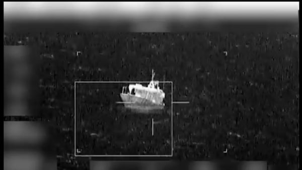 Ecuador declara inocentes a 32 tripulantes de barcos atacados por EE.UU. en el Pacífico Ecuador declara inocentes a 32 tripulantes de barcos atacados por EE.UU. en el Pacífico