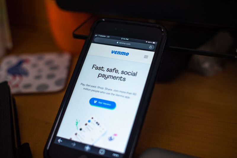 PayPal supera expectativas y mejora sus previsiones de ganancias para 2025. PayPal supera expectativas y mejora sus previsiones de ganancias para 2025.