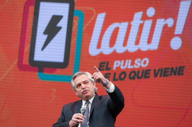 El Presidente aseguró que insistirán con decretar el internet como servicio público. El Presidente aseguró que insistirán con decretar el internet como servicio público.