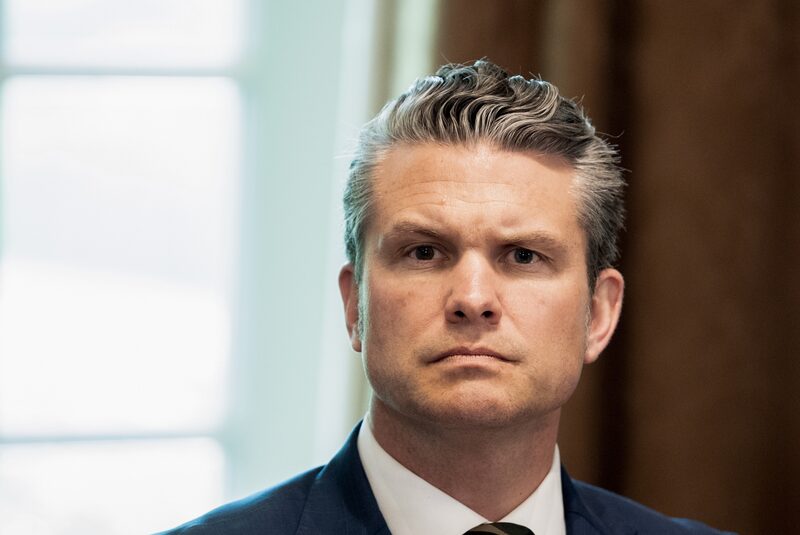 “Más generales y almirantes no equivale a más éxito”, dijo Hegseth en un video publicado en las redes sociales el lunes por la tarde, al tiempo que aclaraba que “no se trata de un ejercicio de tala y quema destinado a castigar a los oficiales de alto rango”. (Bloomberg) “Más generales y almirantes no equivale a más éxito”, dijo Hegseth en un video publicado en las redes sociales el lunes por la tarde, al tiempo que aclaraba que “no se trata de un ejercicio de tala y quema destinado a castigar a los oficiales de alto rango”. (Bloomberg)