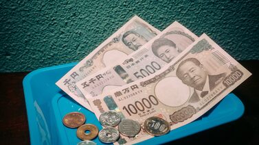 El yen se acerca a máximos del año tras romper la barrera de 155 por dólar El yen se acerca a máximos del año tras romper la barrera de 155 por dólar