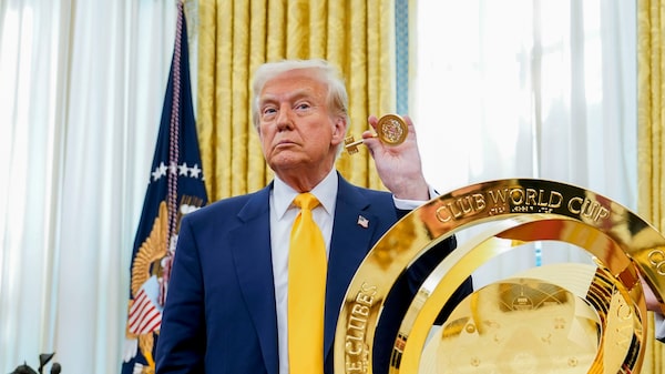 Exlíderes del fútbol y políticos europeos piden boicotear el Mundial en EE.UU. Exlíderes del fútbol y políticos europeos piden boicotear el Mundial en EE.UU.