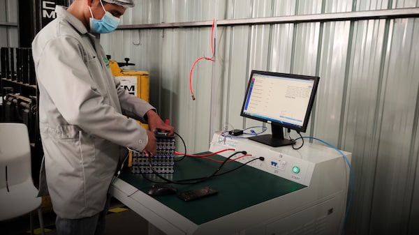 Creador de Quantum, el auto eléctrico boliviano, analiza la industria del litio Creador de Quantum, el auto eléctrico boliviano, analiza la industria del litio