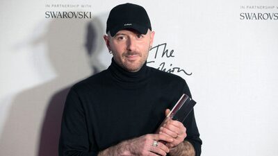 Gucci nomeia estilista da Balenciaga como diretor criativo e ações caem após anúncio Gucci nomeia estilista da Balenciaga como diretor criativo e ações caem após anúncio