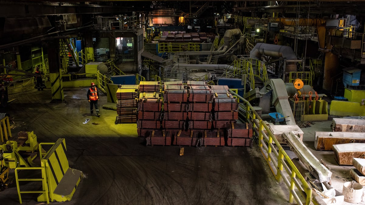 Ánodos de cobre listos para su envío en la planta procesadora Codelco El Teniente en Machali, Chile.